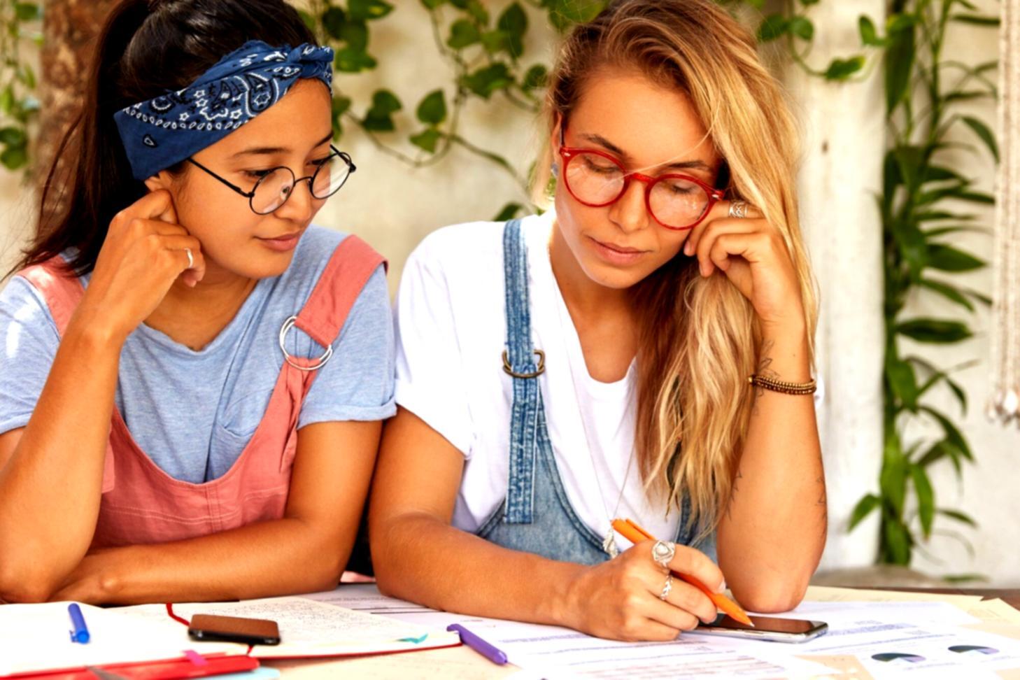 Sesión de trabajo colaborativo para optimización de procesos financieros